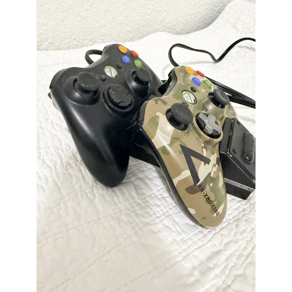 Nyko Charge Base 86100-A50 for Xbox One  includes two controllers camo black lot